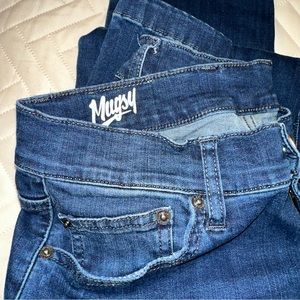 MUGSY’S Fulton Men’s Jeans in classic blue with a tapered fit.  Size 30” x 32”